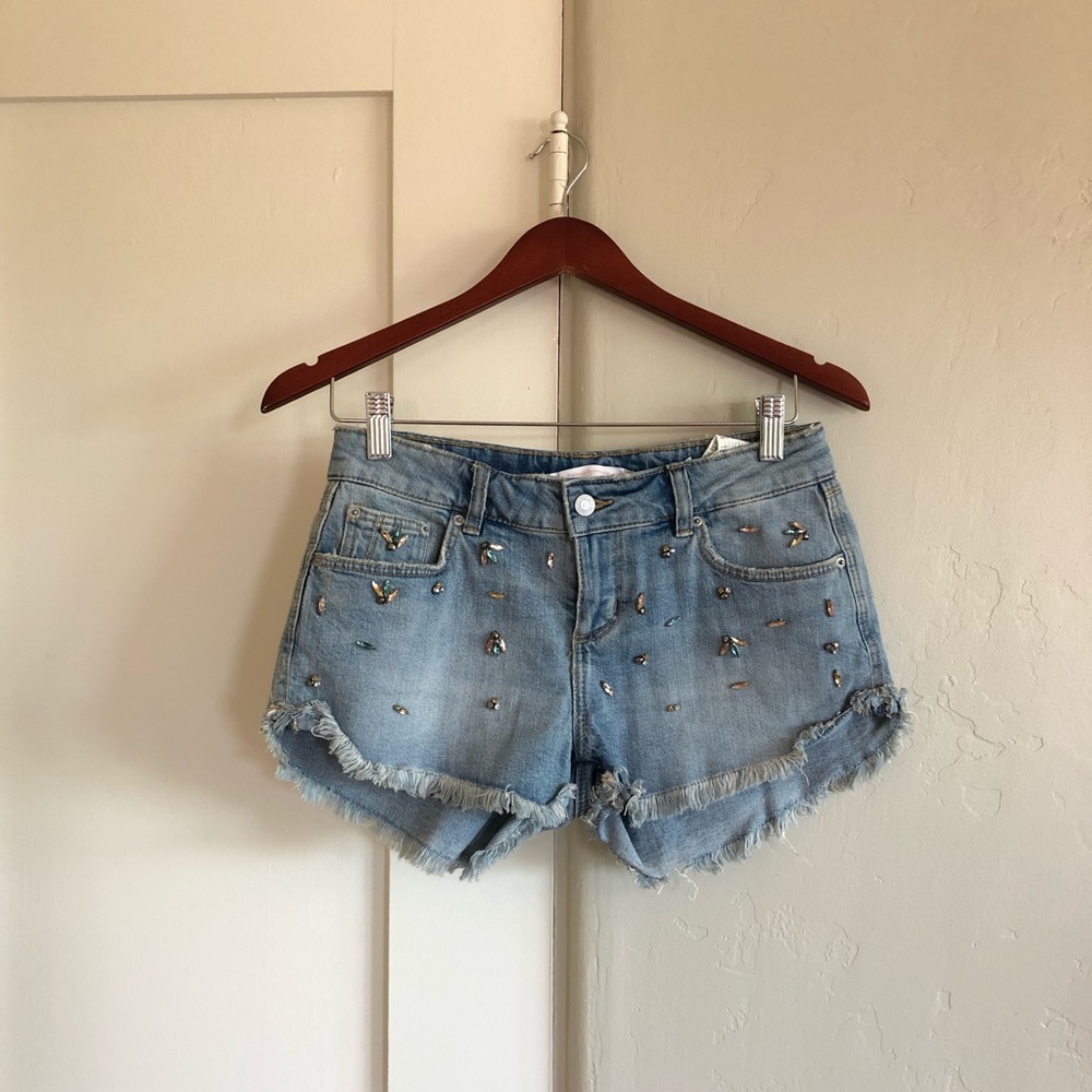 🤍 euc | Zara | embellished jean shorts